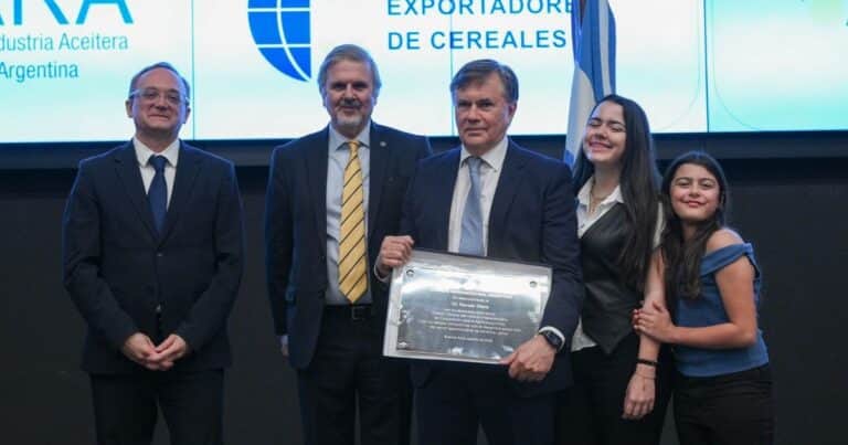 Distinguieron a Manuel Otero por su defensa de los valores esenciales de la agricultura y por su visión internacional