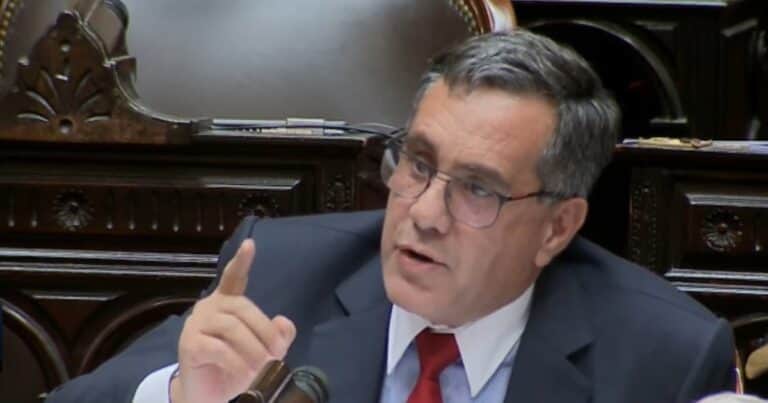 Un diputado del PRO pidió deportar a los médicos extranjeros que se copiaron en el examen para residentes