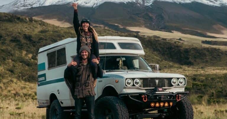 «Traté de salvarlos»: un amigo de la joven pareja de influencers que murió estaba con ellos cuando se accidentaron