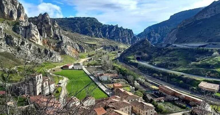 Pancorbo, el pueblo medieval de Burgos que asombra con sus paisajes entre desfiladeros