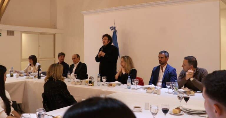 Milei cena en Olivos con diputados libertarios y aliados para asegurar el blindaje a los vetos en el Congreso