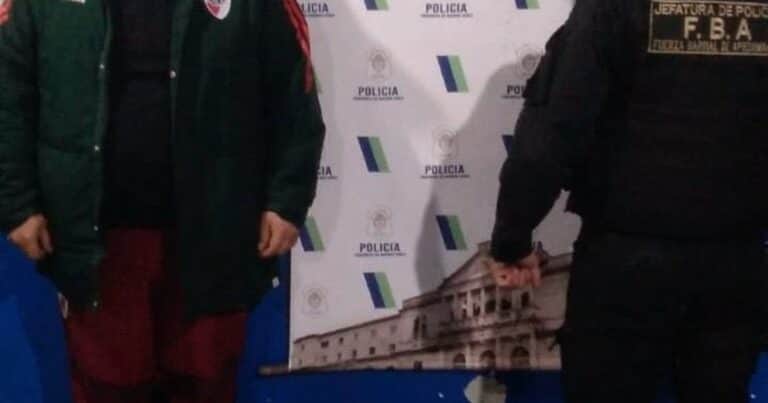 Detuvieron a un prestamista que se paseaba con una ametralladora para cobrar deudas en el Gran Buenos Aires