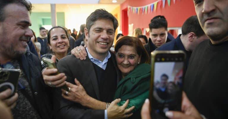 Axel Kicillof chicaneó a Milei por su foto en La Matanza: «Estuvo 5 minutos y huyó cuando los vecinos fueron a hablarle»