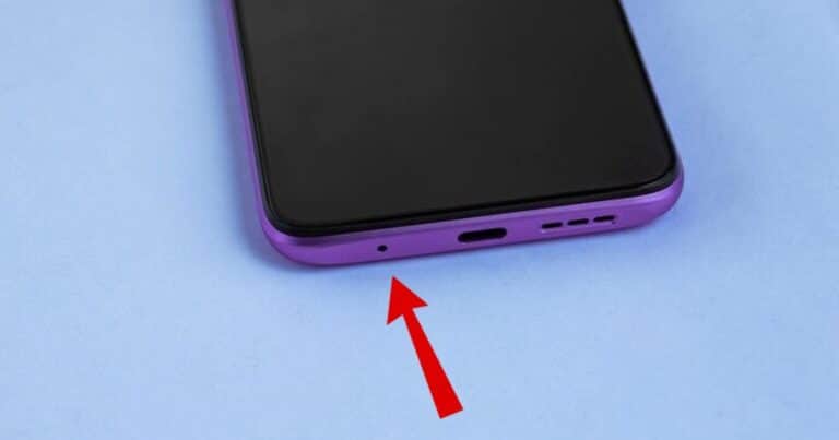 El pequeño orificio en tu celular que pocos cuidan y para qué sirve realmente
