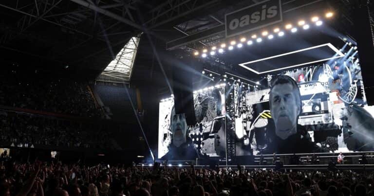 Un hombre murió al caer de una tribuna durante un show de Oasis