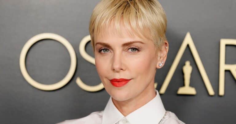 El recuerdo más traumático de Charlize Theron: el relato en primera persona de cómo su mamá mató a su padre