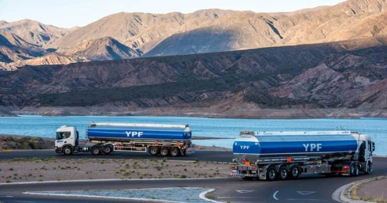 La caída del petróleo le quitó rentabilidad a YPF, que vendió la nafta por debajo del costo de importación