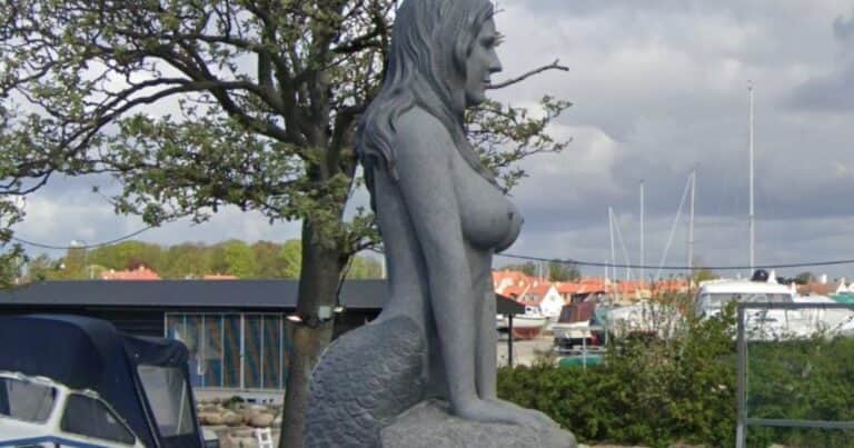 “Fea” y “pornográfica”: la estatua de la Gran Sirena que divide las aguas y genera polémica