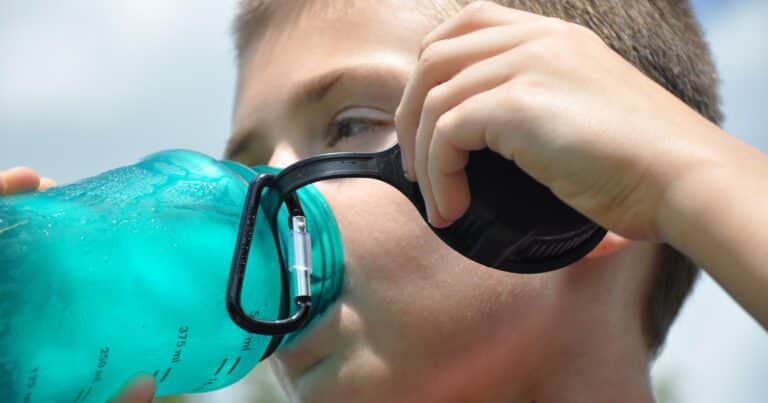 Hidratación inteligente: cuánto y cómo tomar agua en invierno