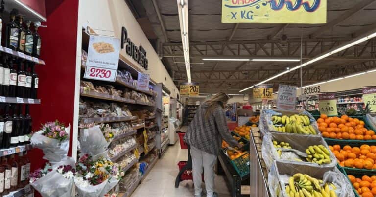 Por la suba del dólar, Economía sigue de cerca los precios en los supermercados hasta octubre