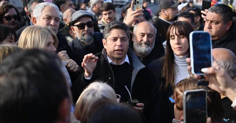 Tras una pausa para prolongar el impacto del triunfo, Kicillof se prepara para tener otra vez un rol central en la campaña para octubre