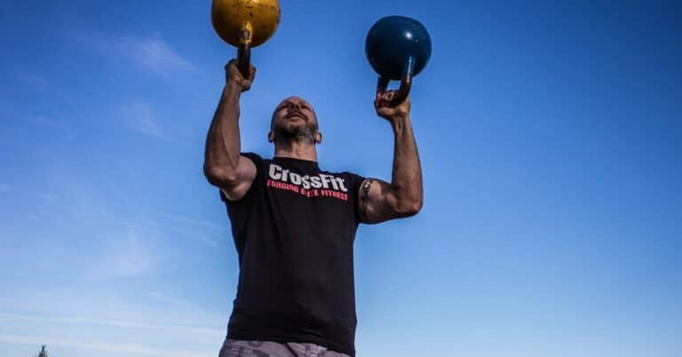 Ejercicios que combinan cardio y fuerza para resultados más rápidos