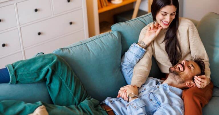 ¿Qué significa «Dink» en las parejas?: el término que pone en jaque el modelo de familia tradicional