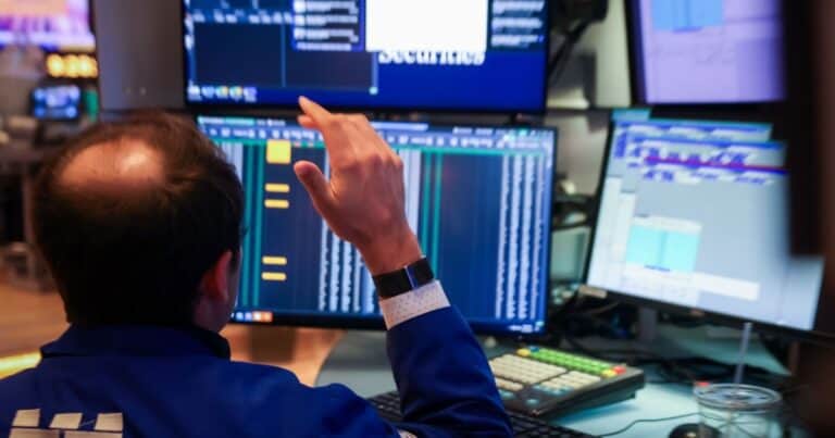 Expectativa en el mercado por la reunión Milei-Trump: los bonos argentinos se mantienen en alza en Wall Street