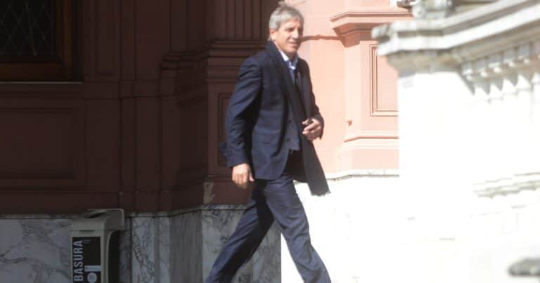 Por el ajuste del gasto a las provincias y los subsidios, hubo superávit fiscal en agosto