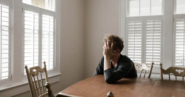 Por un error, le dijeron que no podía graduarse con honores y decidió poner fin a su vida: «Le fallaron»