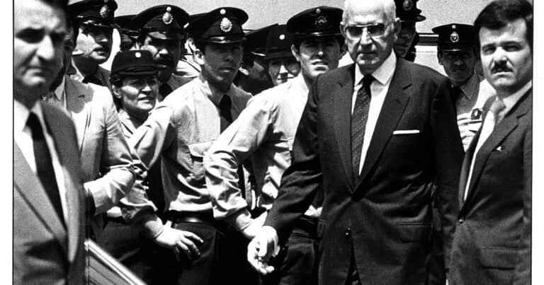 La «Autoamnistía»: así fue el último intento militar para exculparse por los 70′ y la denuncia que marcó a Alfonsín