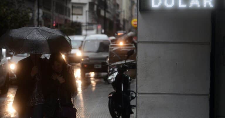 El dólar rompió el techo de la banda: cuáles son los tres escenarios que maneja el mercado para lo que viene