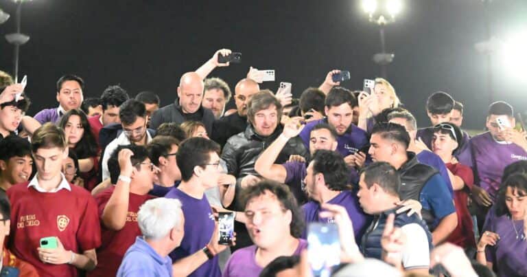 El Gobierno arma una campaña de baja intensidad, centralizada en la Rosada y con candidatos desconocidos