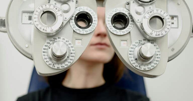 Pensó que tenía un problema con sus anteojos, pero descubrió que estaba en grave peligro: «Fue un milagro»