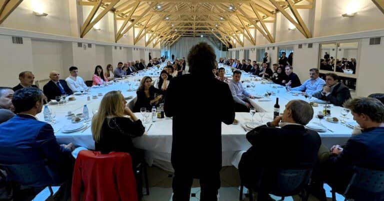 Javier Milei y sus medidas, EN VIVO: tras otra dura derrota en el Congreso, el Presidente recibe en Olivos a una tropa de candidatos de LLA