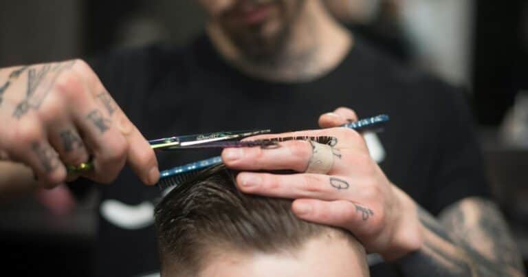 Fue una peluquería y salió con un consejo que cambió su vida: «El barbero le sugirió que visitara a un médico»