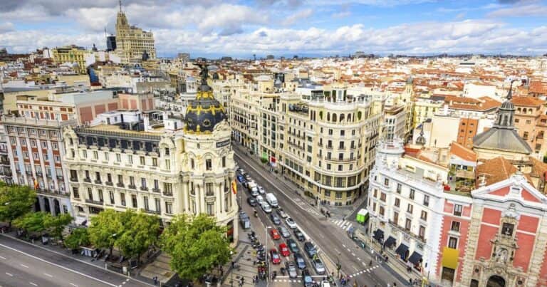 Cuáles son las dos ciudades más buscadas de España para vacacionar