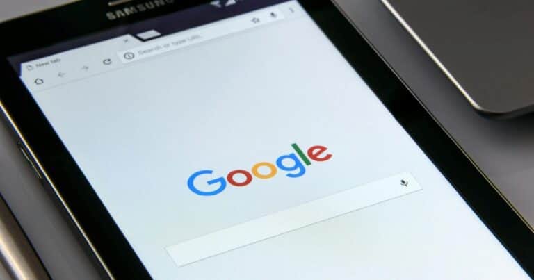 El historial oculto que Google guarda de cada usuario: qué datos registra y cómo borrarlos, paso a paso