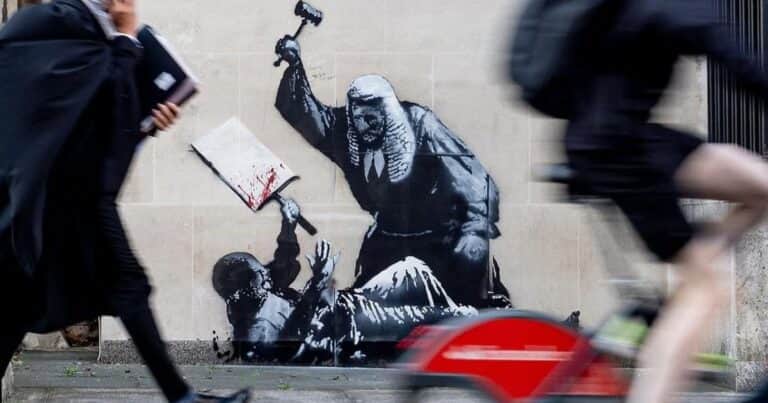 Crítica y controversia por un mural de Bansky que podría revelar su identidad