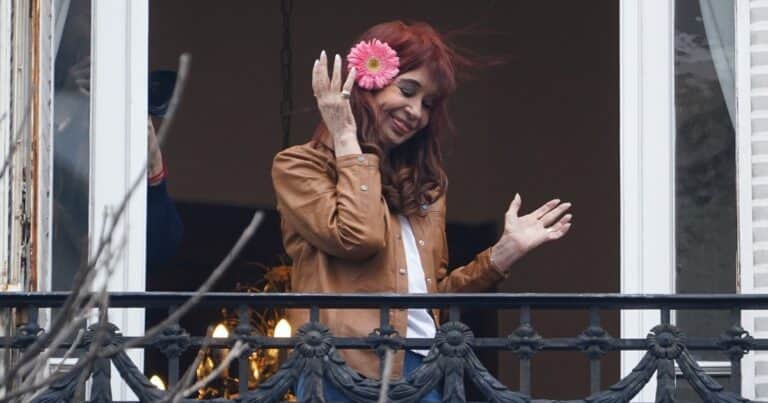 Tras el anuncio del préstamo de Trump a Milei, Cristina Kirchner chicaneó al Presidente: «¿Viste que al final era el dólar?»