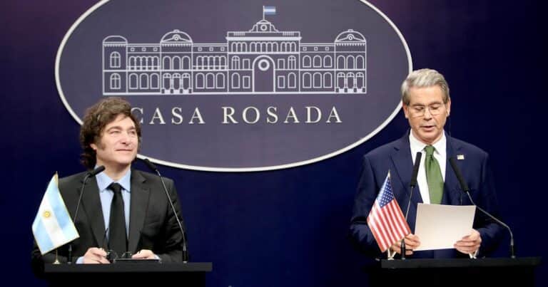 Swap de monedas, compra de bonos y préstamo directo: una por una, las medidas de apoyo financiero de EE.UU. a la Argentina