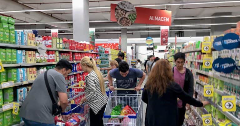 El Gobierno derogó 71 normas comerciales relacionadas con la Ley de Góndolas, la Ley de Abastecimiento, Precios Justos y otras