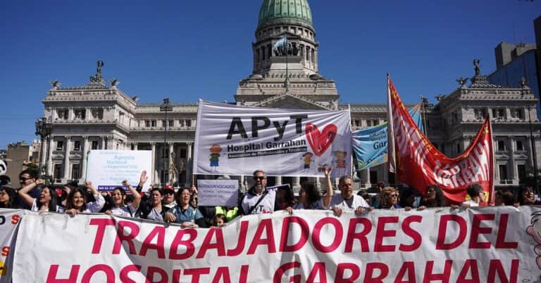 Tras el veto de Milei, trabajadores del Hospital Garrahan anunciaron un paro para este viernes