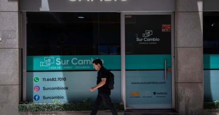 Cuentas con el exterior: un déficit de US$ 8.653 millones en la primera mitad de este año que se cubrió con más deuda