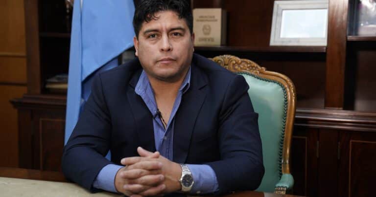 «Deskirchnerizar» o «Corte adicta»: fuerte pelea en Santa Cruz por una decisión del gobernador de ampliar la Corte que los K resisten
