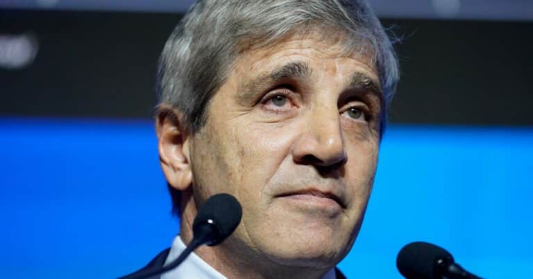 «Argentinos, empieza una nueva era»: la euforia de Luis Caputo tras el anuncio del swap que otorgará Estados Unidos