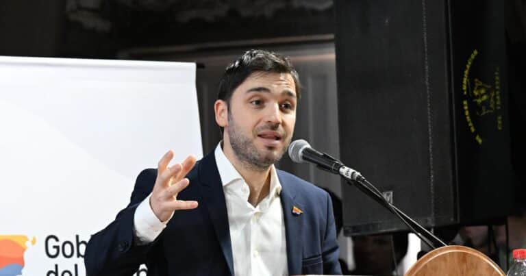 Ignacio Torres: «Estamos cansados de elegir entre los que abandonan la obra pública y los que se la afanaron»