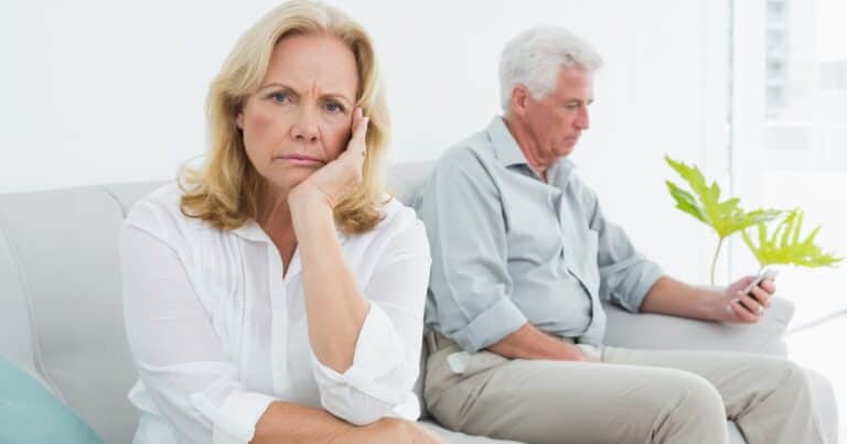 Sin abrazos pero conectados: consejos para parejas en conflicto emocional