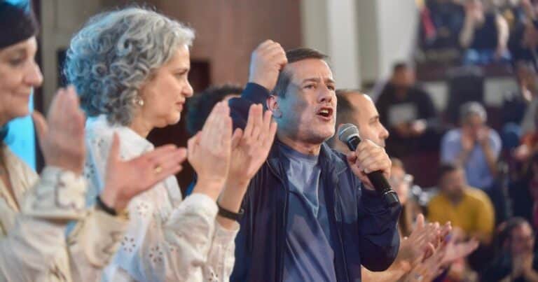 El PJ porteño se envalentona contra Milei y, a diferencia de Kicillof, sube a Cristina Kirchner a la campaña