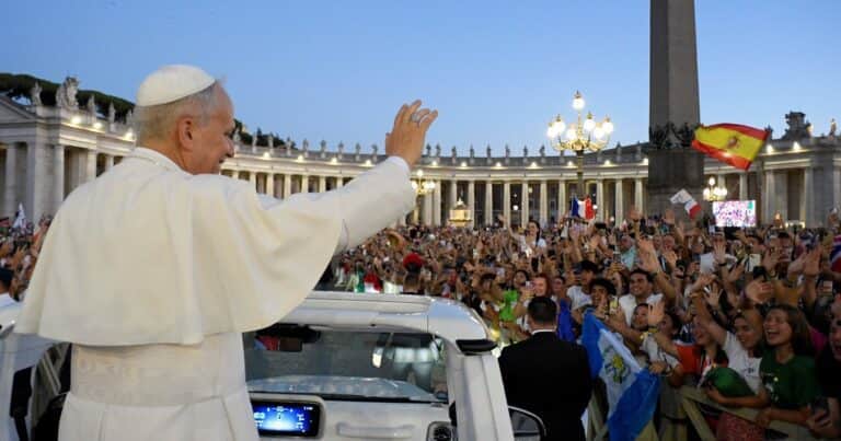 Cómo escribirle una carta al Papa León XIV y a dónde enviarla