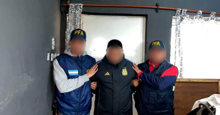 En un megaoperativo con más de 100 allanamientos en Rosario, cayó el jefe de la barra brava de Newell’s
