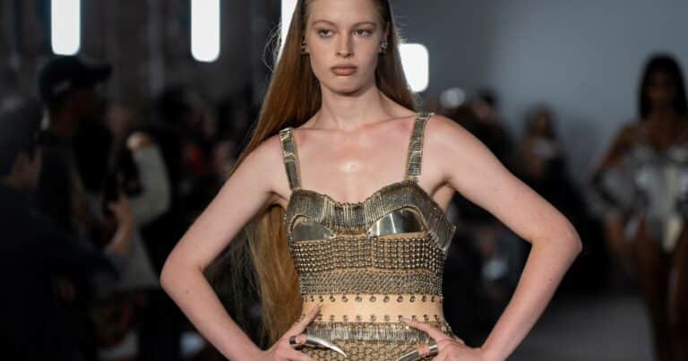 La hija trans de Elon Musk debutó como modelo en Nueva York