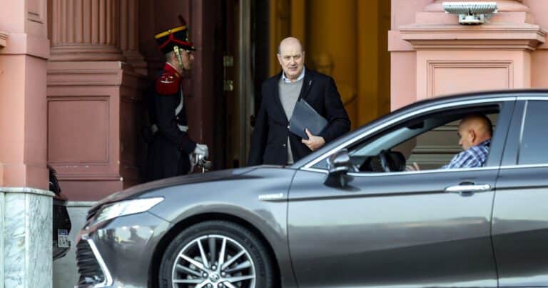 Sturzenegger presiona para que no rechacen los decretos delegados: «No le haga el juego al kirchnerismo y a sus cajas»