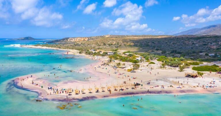 Fueron a una boda en Grecia, se quedaron dormidos y cuando despertaron su bebé estaba muerto