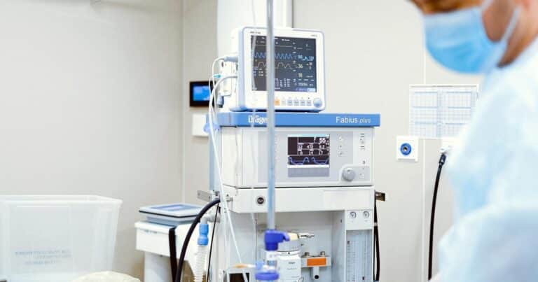 Escándalo en un quirófano: un médico y una enfermera tuvieron sexo después de anestesiar a un paciente