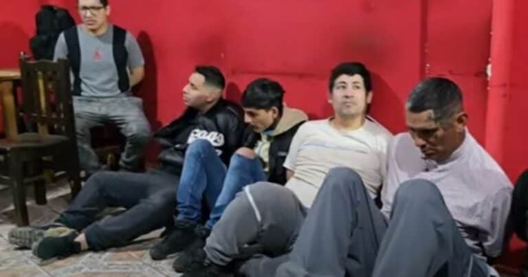 Ocho demorados en la Villa Zavaleta por el triple crimen de las chicas de La Matanza