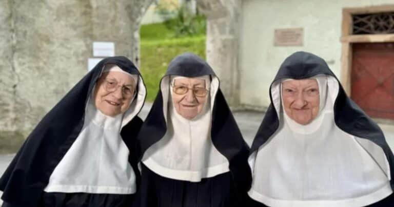 Tres monjas octogenarias se fugaron del geriátrico y ahora son okupas en su antiguo monasterio