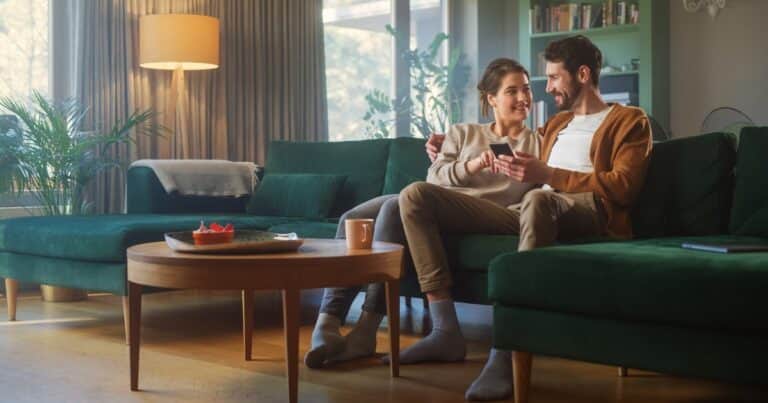 El inesperado hallazgo de una pareja que se dedica a renovar viviendas y se volvió viral