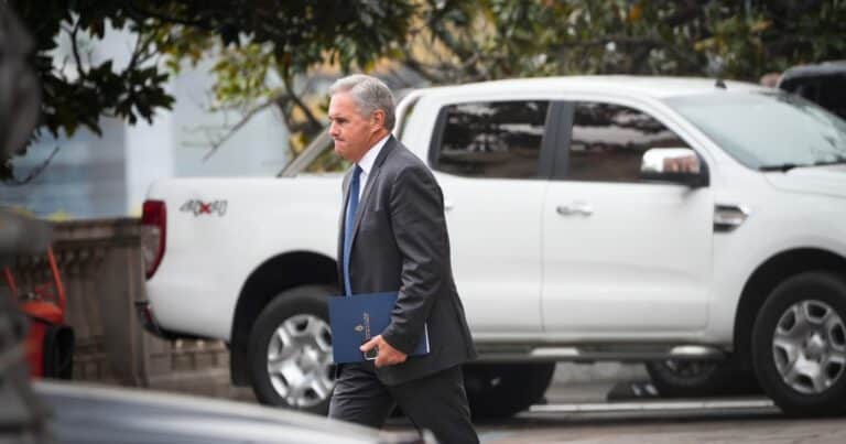 Deuda: el Gobierno afronta $5,6 billones de vencimientos y ofrece un «seguro de cambio»