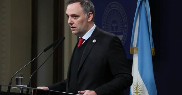 «Tengan la decencia de leer el proyecto y sentarse a discutirlo»: el desafío del Gobierno a la oposición tras anunciar la ley de Presupuesto 2026
